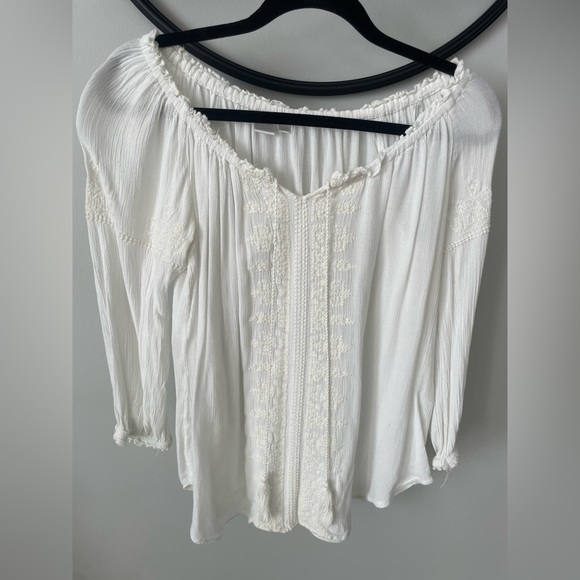 White blouse - Picture 2 of 3